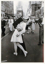 The Kiss by Alfred Eisenstaedt, 1945