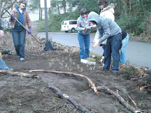 Planting Party, planting fescue on the Camas Prairies Site: (Pic by KU from LHG 03.Feb.2006)