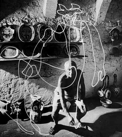 Pablo Picasso light painting, circa 1924.
